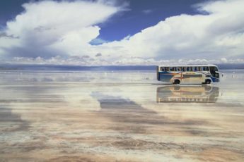 旅する鈴木展〜世界を旅する夫婦の作品とトークとヨガを楽しもう